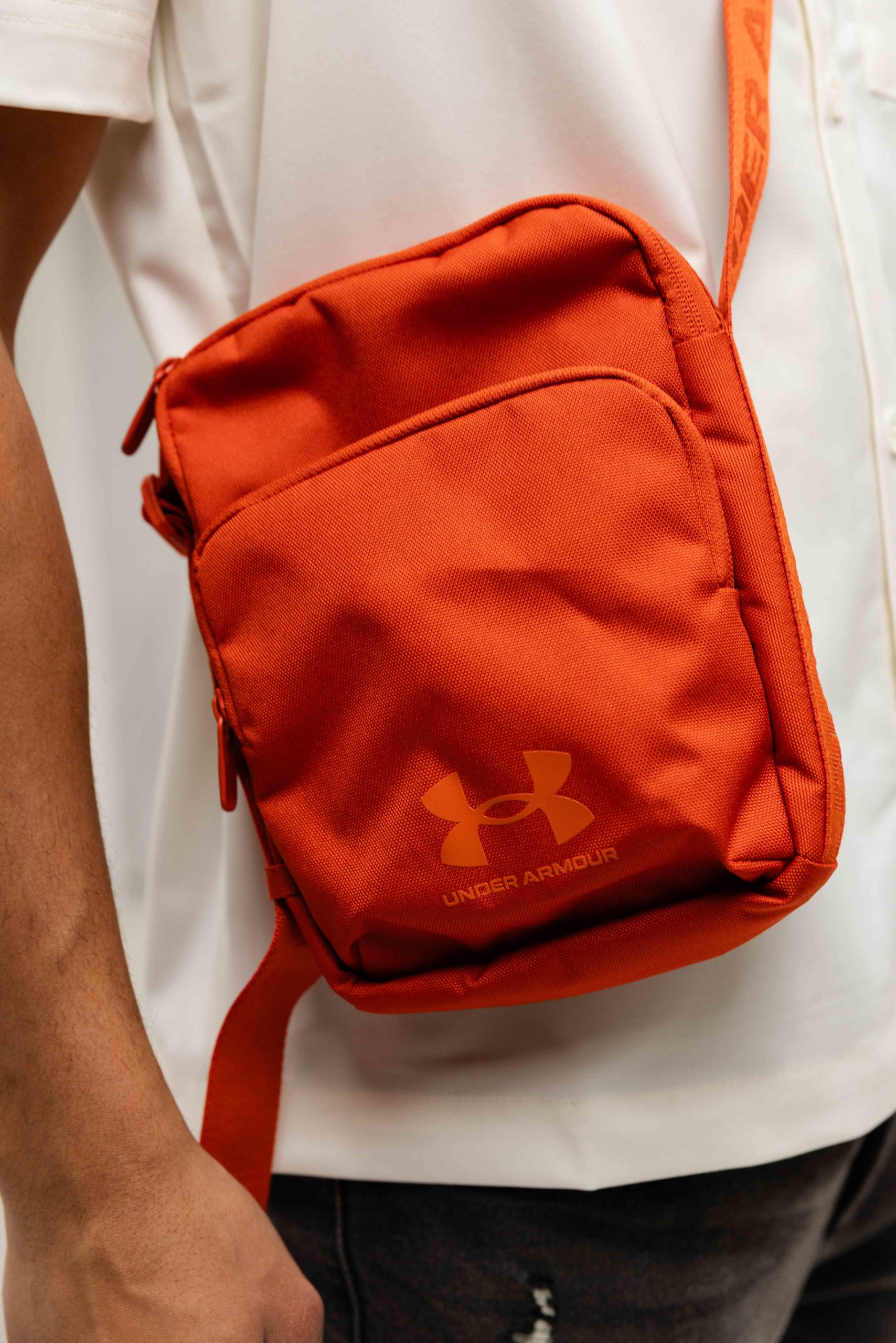 Under Armour Essential Lite Crossbodytas Oranje - Maat One Size - Kleur: Oranje | Soccerfanshop