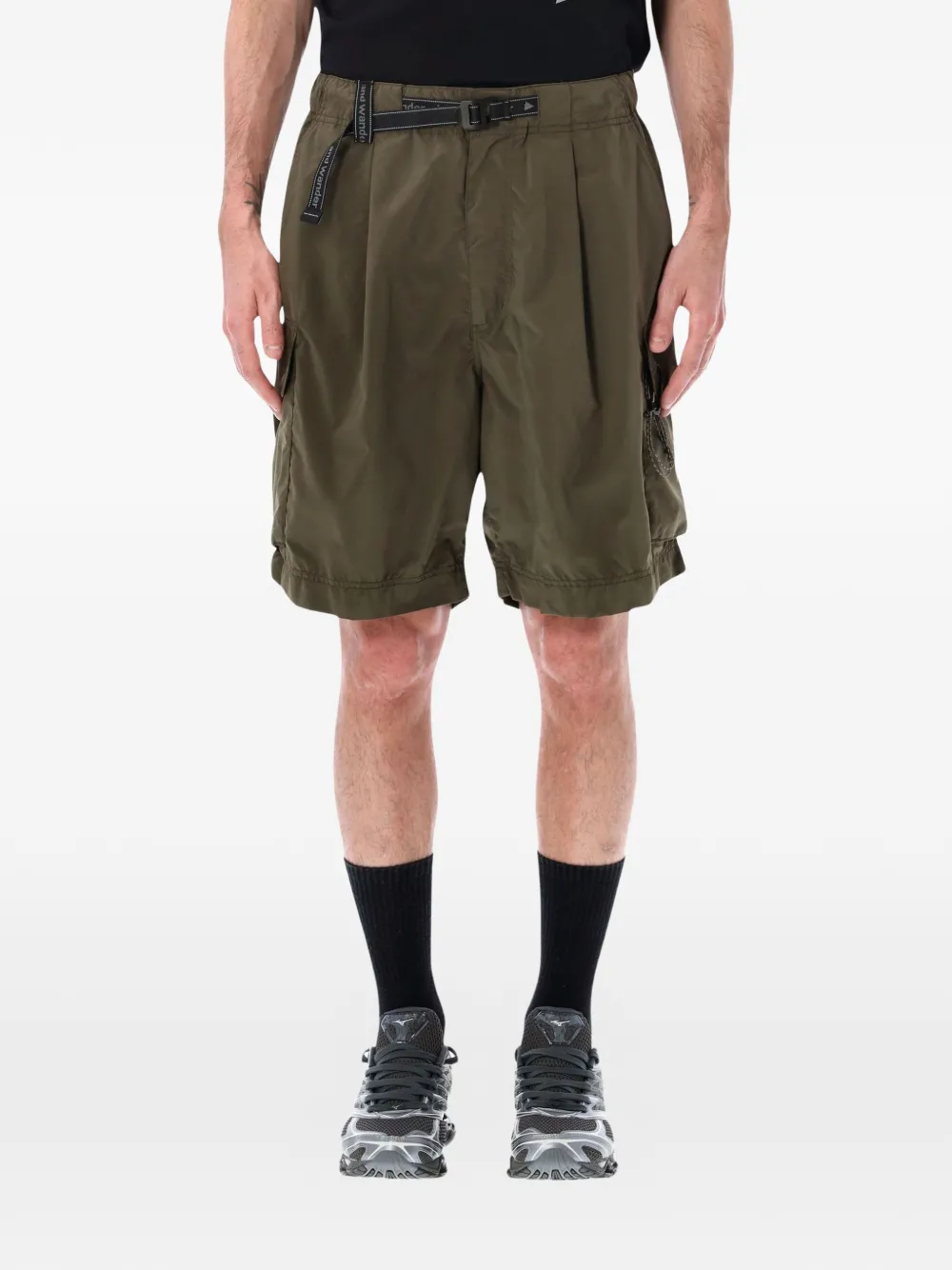 and Wander carabiner-detail cargo shorts - Vert